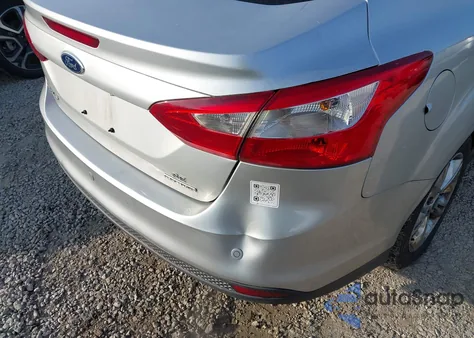 2013 Ford Focus Se z USA, uszkodzony, nr VIN 1FADP3F2XDL139389